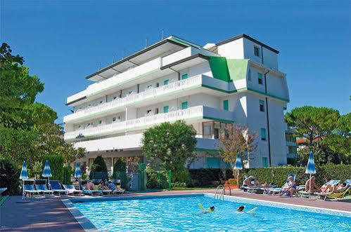 Old River Hotel 2*